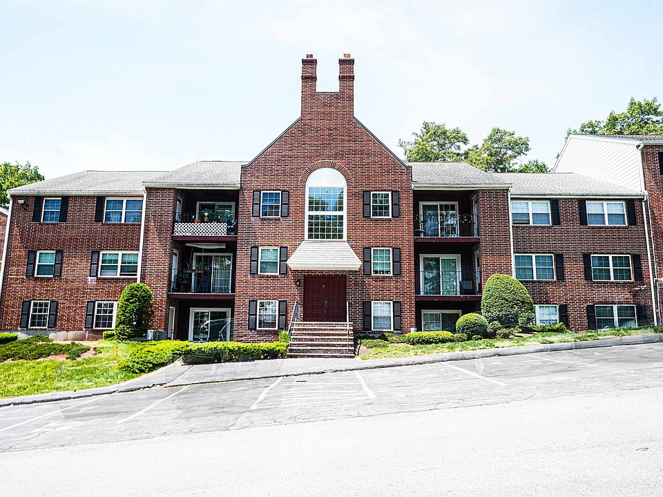 1st image of 7 Louisburg Sq APT 2