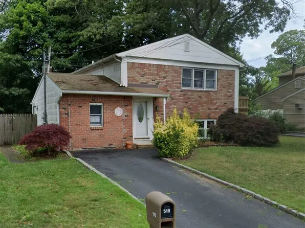 519 Mollie Boulevard, Holbrook, NY 11741