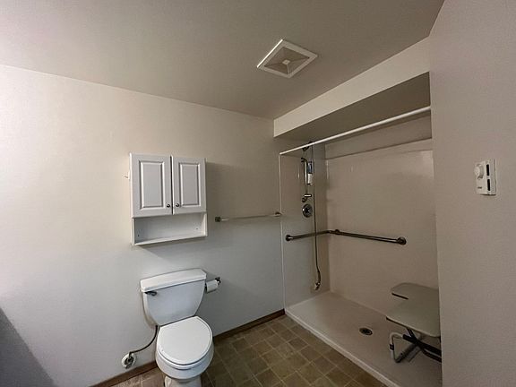 5th image of 1619 127th Ave NE APT B3