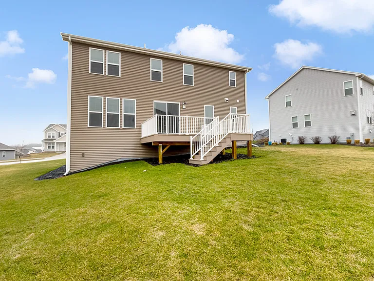 670 Lambert Dr — Photo 32