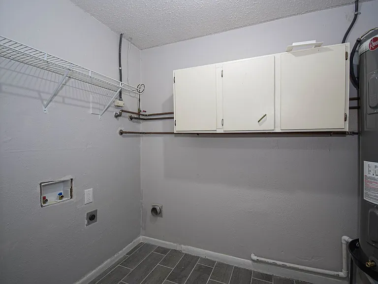 205 Tanglewood Rd — Photo 32