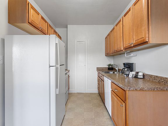 5th image of 365 Hanover Ave #103