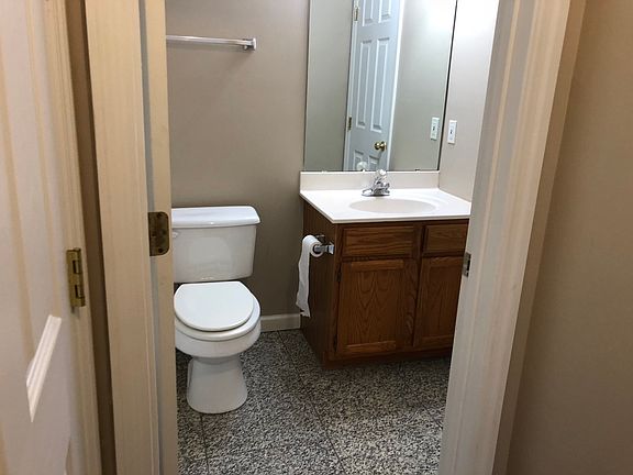 3rd image of 826 Plantation Dr