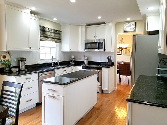 3rd image of 24401 Merrimac Ln