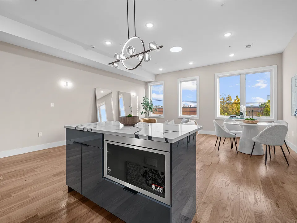 94 South St #3