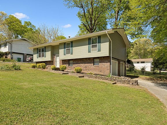 3rd image of 817 S Valley Wood Cir