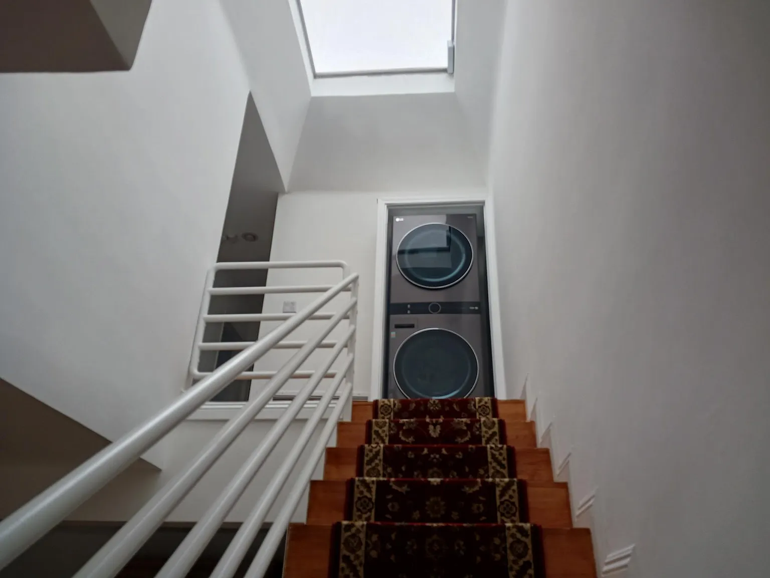 3 bed, 3.5 bath, 1550 sqft, $6,000 — Photo 3