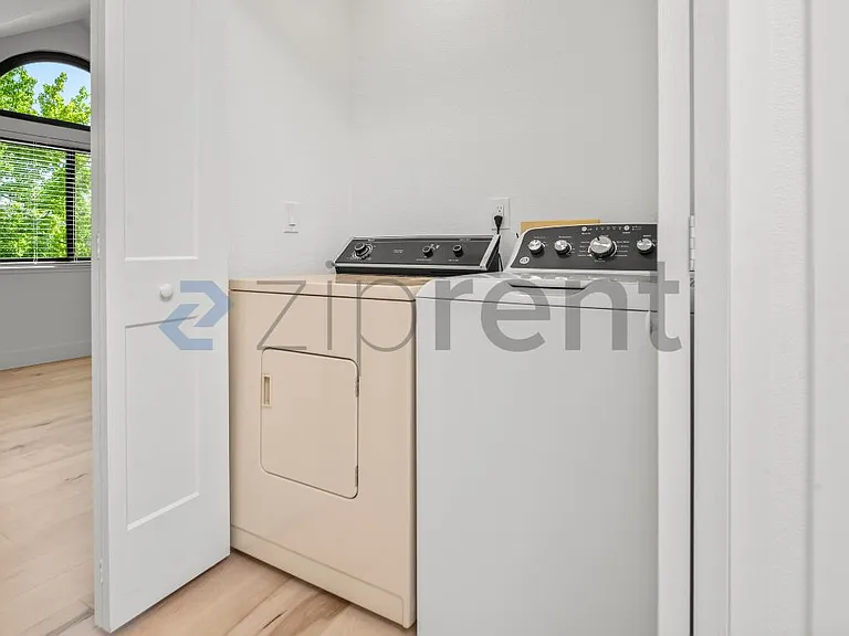 223 Saratoga Ave — Photo 21