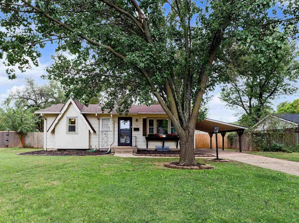 560 S Circle Dr, Derby, KS 67037