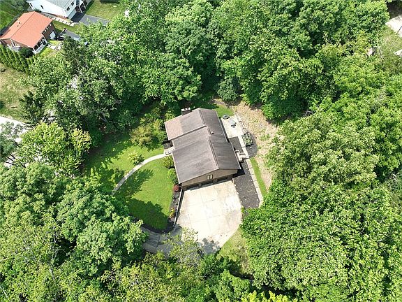 2nd image of 986 Segar Rd