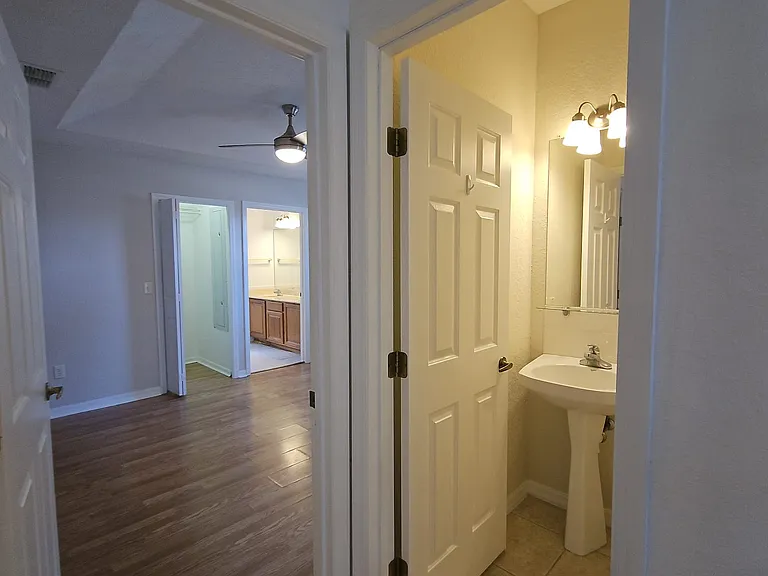 231 NE 28th Ave #101 — Photo 20