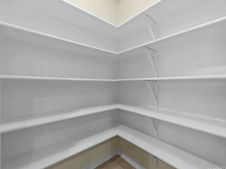 1407 Frio Eagle — Photo 10
