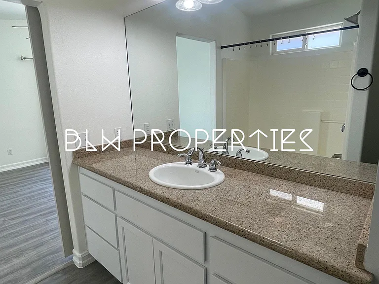 6150 Mariposa Ave — Photo 15