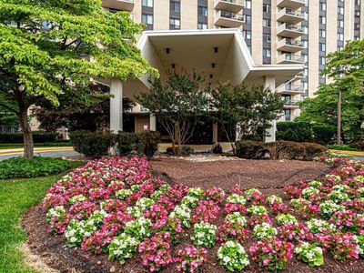 7420 Westlake Ter APT 610, Bethesda, MD, 20817