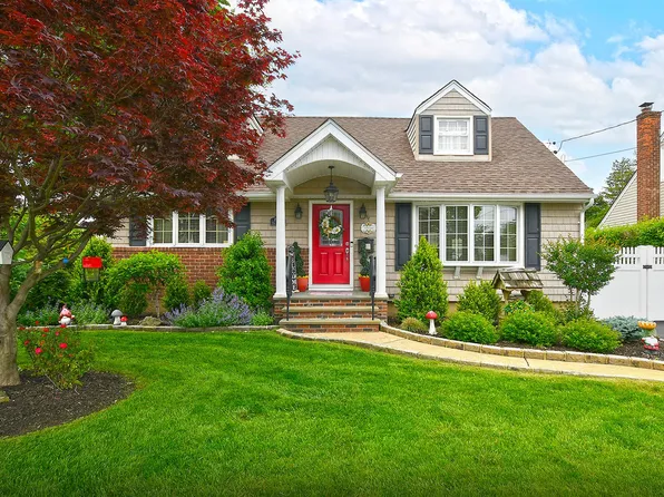 2747 Falcon Street, East Meadow, NY 11554