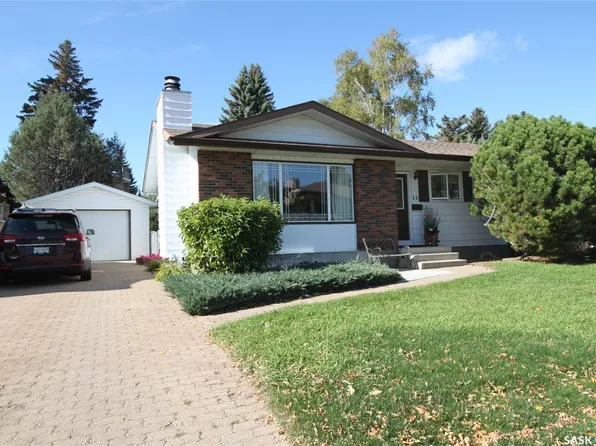15 Schwager Crescent, Saskatoon, SK S7H 5C1