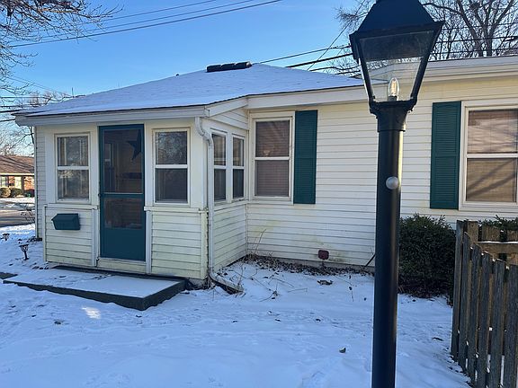 2nd image of 1031 Laprairie St