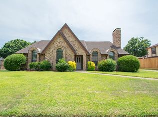 860 Saddlebrook Dr N, Bedford, TX 76021