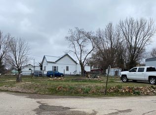 704 Elm St, Cloverport, KY 40111