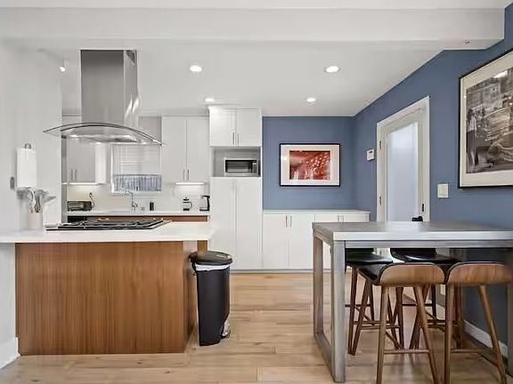4th image of 124 Thornton Pl