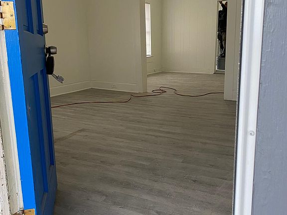 4th image of 824 Avenue G