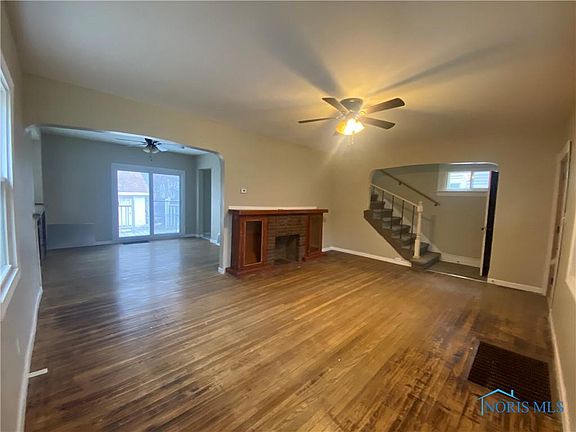 3rd image of 4115 Fairview Dr