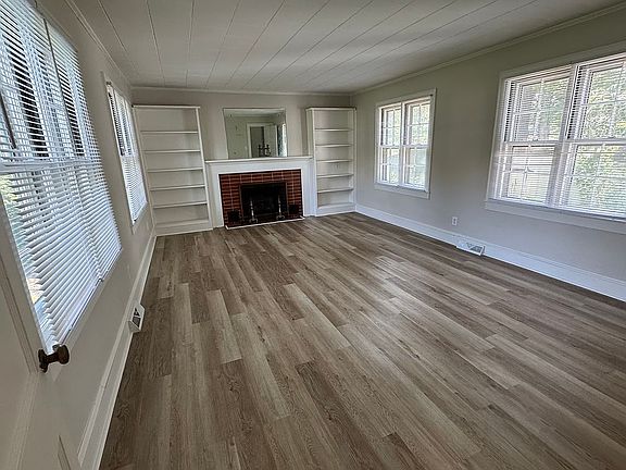 4th image of 406 Sunset Dr
