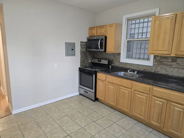 778 S 18th St #1, Newark, NJ 07103