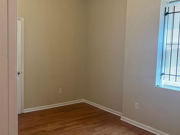 5th image of 1625 W Diamond St #1R