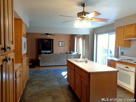 5th image of 35 Pine Hill Ct