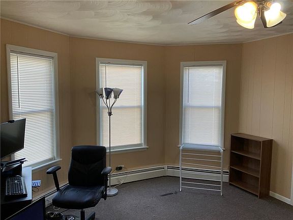 4th image of 703 N Broadway St