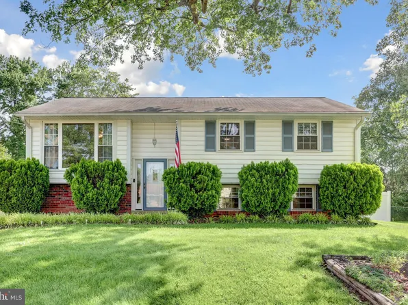 14613 Baugher Dr, Centreville, VA 20120