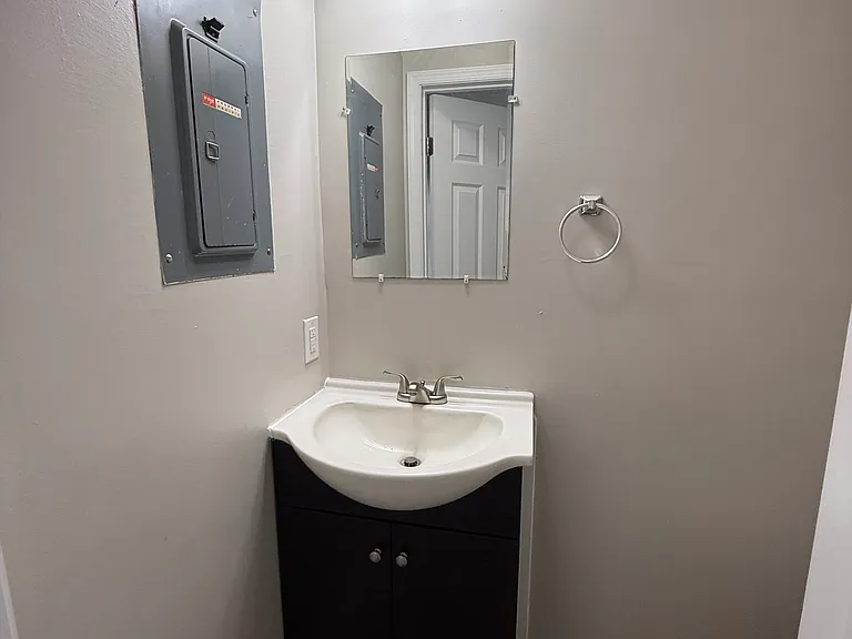 1/2 Bath