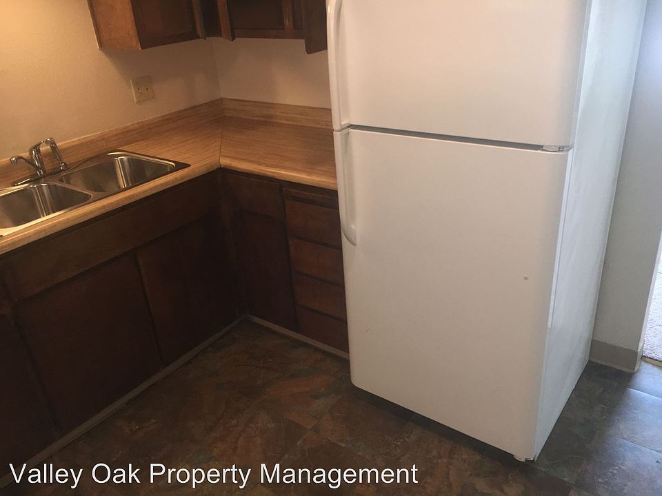 2nd image of 609 C St APT 2