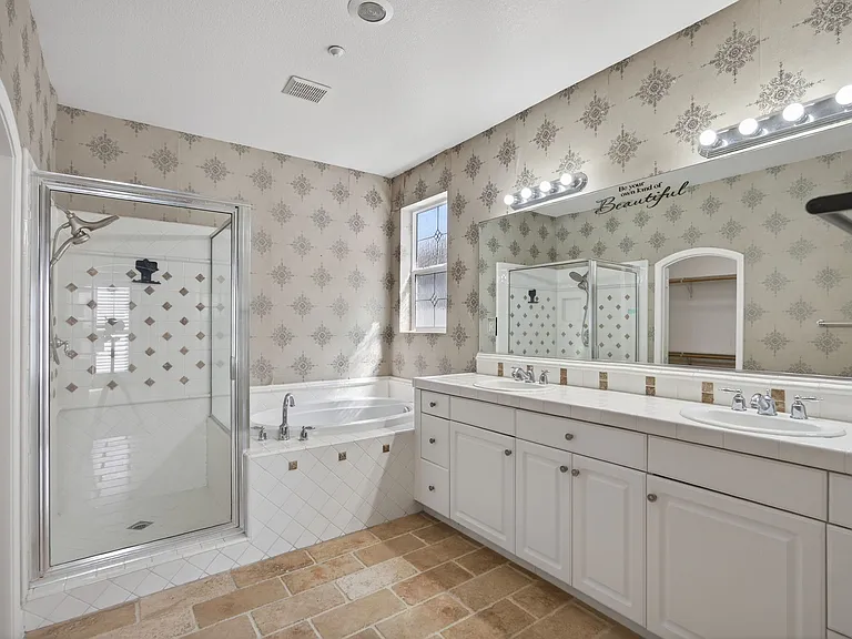 2906 Naples Dr — Photo 4