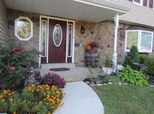 7 Kuhn Dr, Furlong, PA 18925