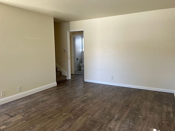 2nd image of 930 Clyde Ave #1