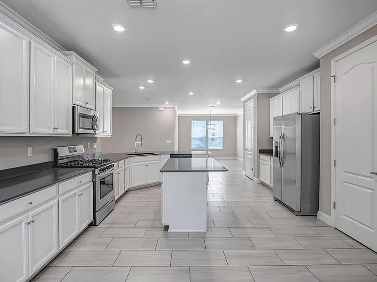275 Renwick Pkwy — Photo 3