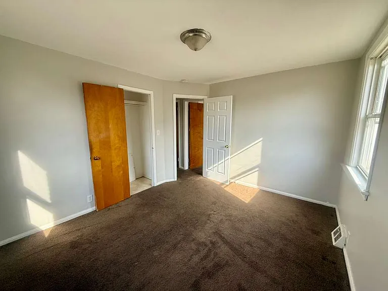 2027 Warrensville Center Rd #4 — Photo 10