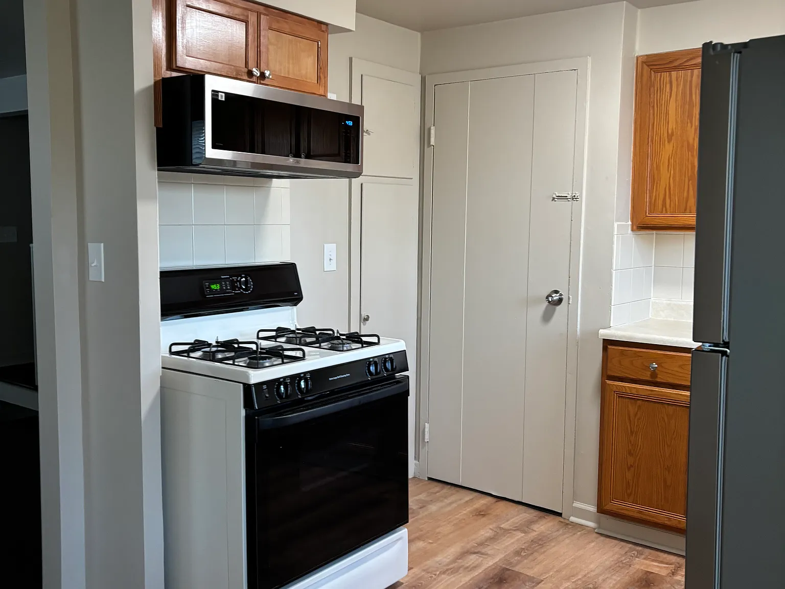 2 bed, 900 sqft, $1,300 — Photo 3