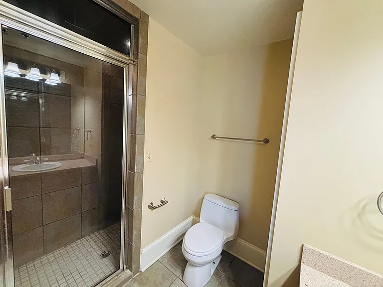 2 Bedroom, 1 Bath Apartment — Photo 6