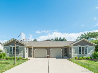 171 Meadows Dr #173, Sugar Grove, IL 60554