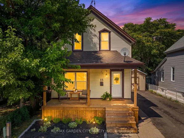 13 Maple St, Saint Catharines, ON L2R 2A6