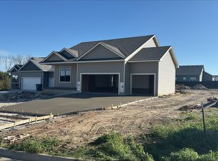 228 Maple Point, Winterset, IA 50273