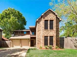 801 Foxridge Dr, Arlington, TX 76017