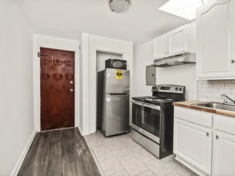 5-4230 Chestnut St #5 — Photo 6