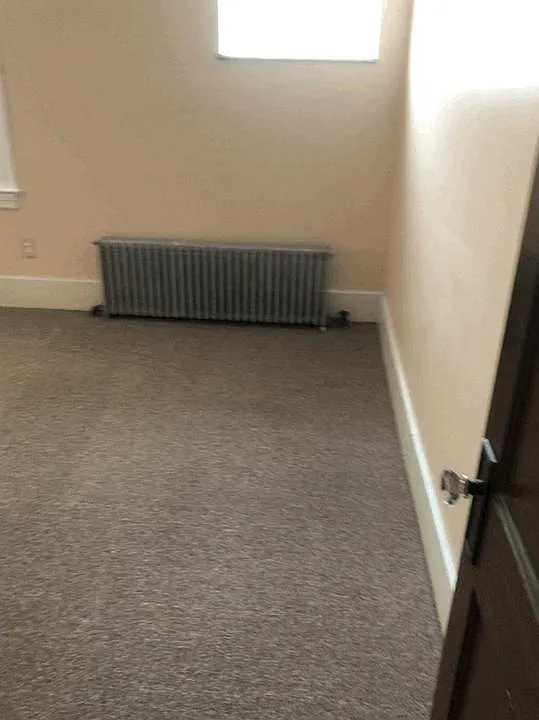 3 bed, 800 sqft, $2,100 — Photo 3