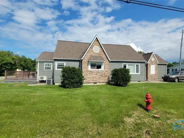 5411 E Channel Dr, Port Clinton, OH 43452