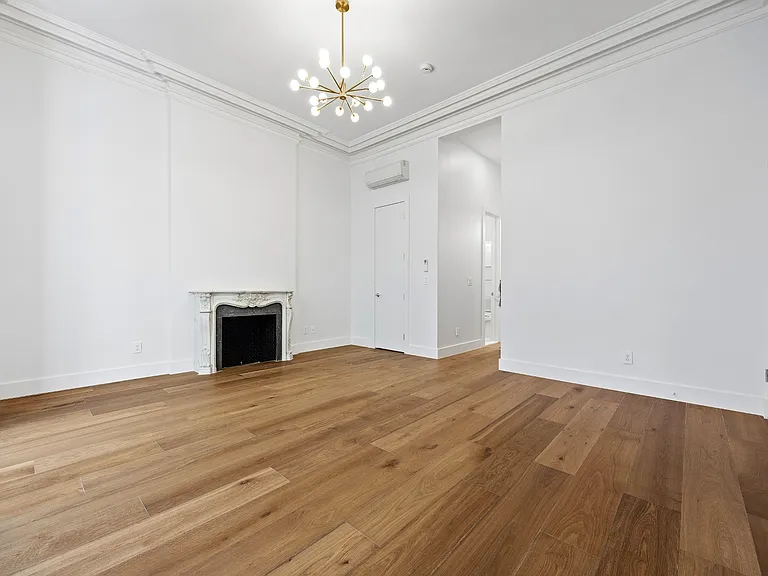 233 E 60th St #1 — Photo 15