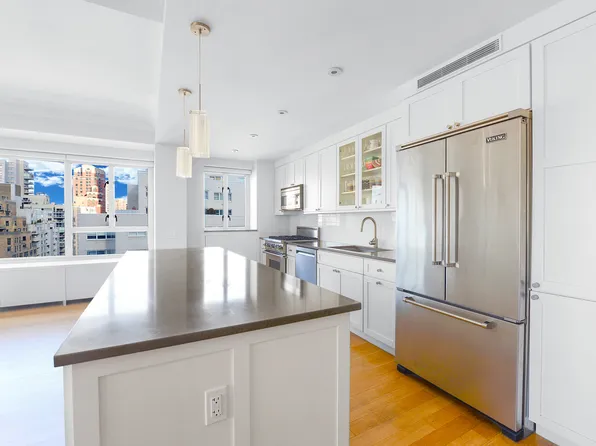 200 East 66th Street image 7 of 22